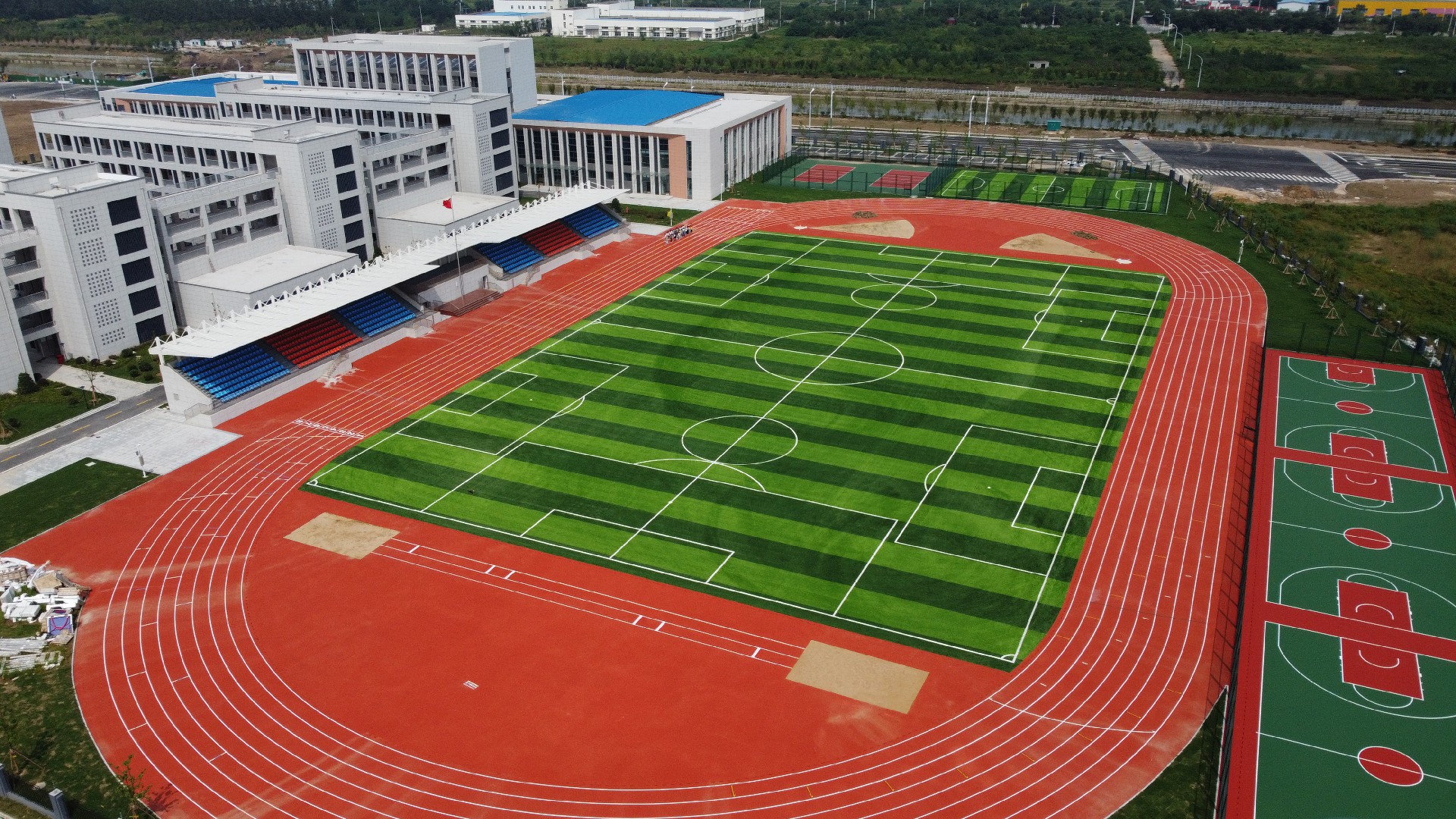 高鐵商務(wù)區(qū)初級(jí)中學(xué)運(yùn)動(dòng)場(chǎng)建設(shè)項(xiàng)目